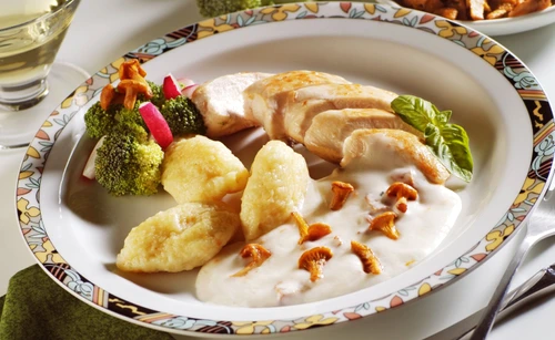 Chicken breasts in chanterelle cream sauce jpeg
