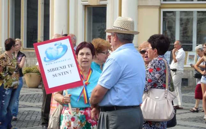 Aproximativ 100 de persoane au iesit in centrul Sibiului - Fotografii Ramona Găină