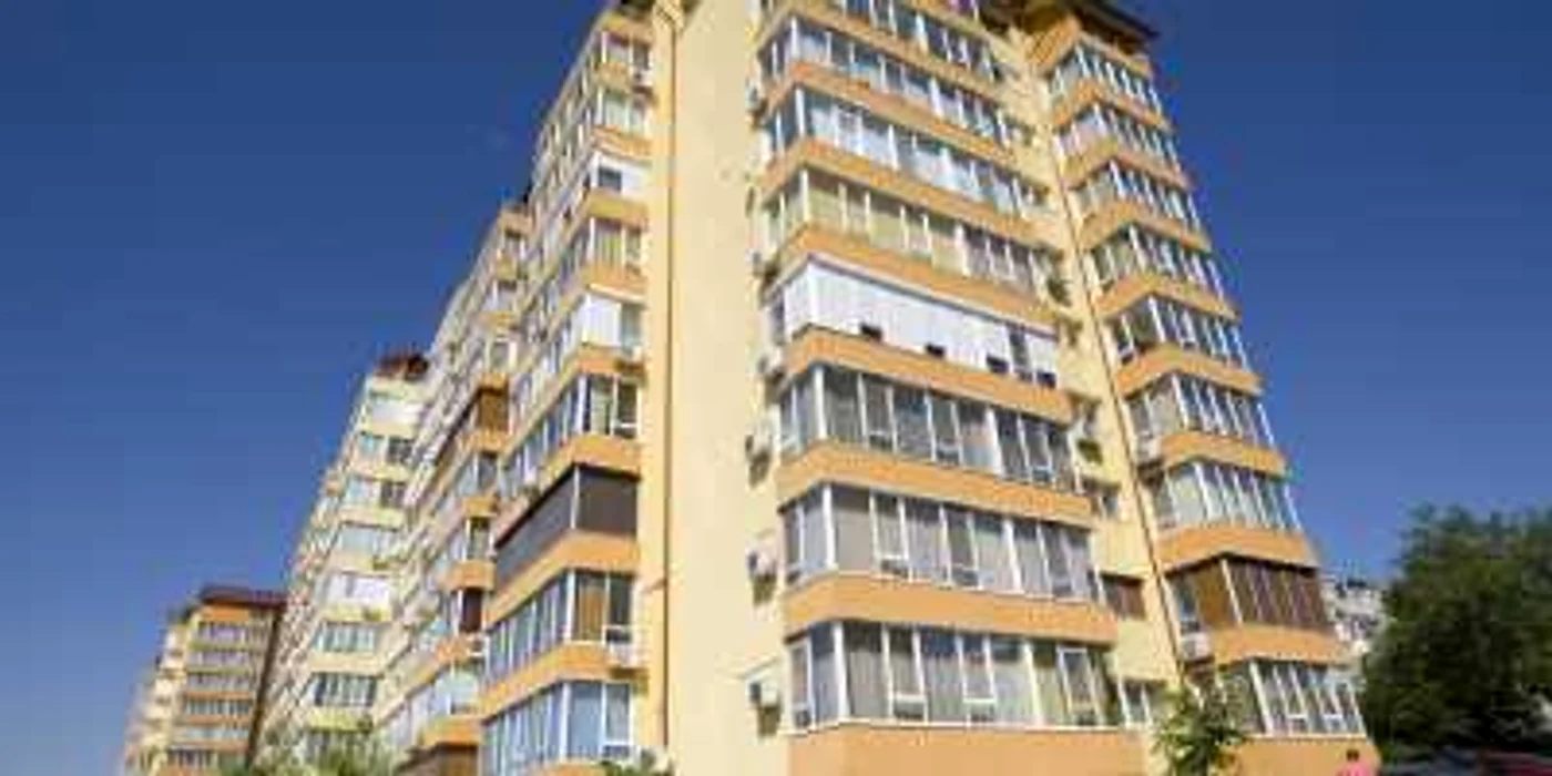 Sute de apartamente îşi aşteaptă cumpărătorii încă din 2009.  Foto: Cosmin Costache