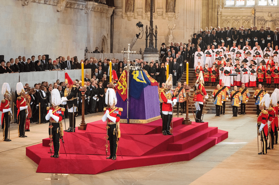 Regina Elisabeta a II-a va fi înmormântată luni, la ora 21:30, la Windsor