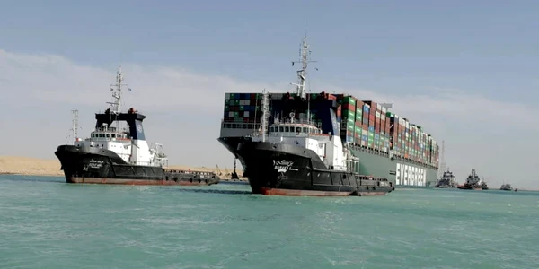 Portcontainerul gigant Ever Given după ce a fost adus la plutire FOTO EPA-EFE
