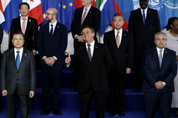 Fostul preşedinte brazilian Jair Bolsonaro (în mijloc) Foto: Facebook