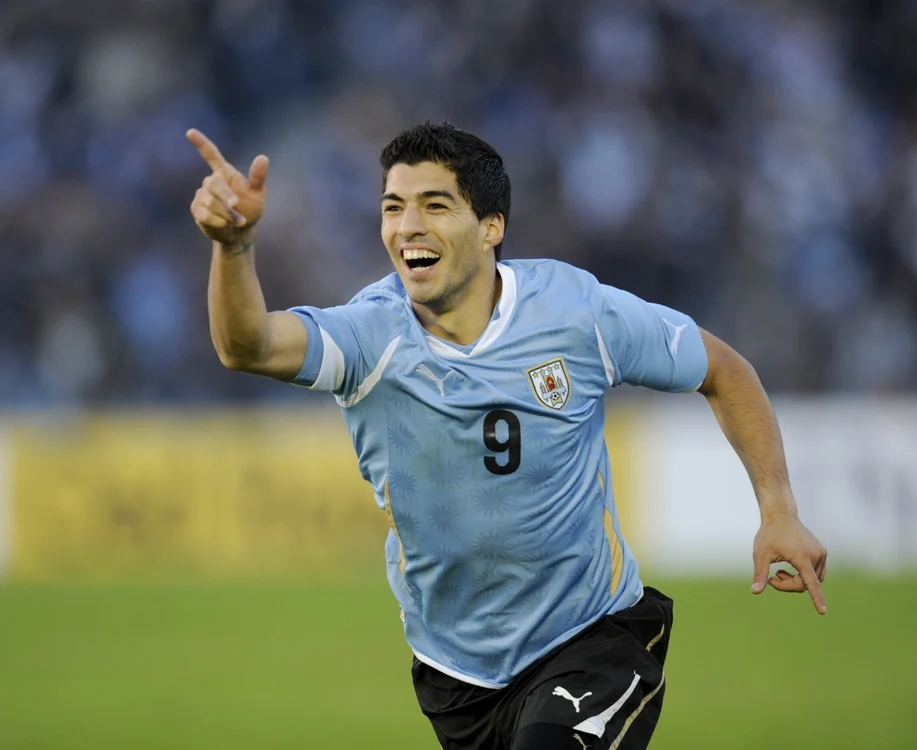
    Luis Suarez crede că va profita de slăbiciunile din defensiva europenilor  