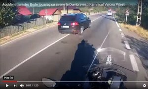 Imaginile filmate de motociclist arată cum mașina SPP depășea pe linie continuă jpeg