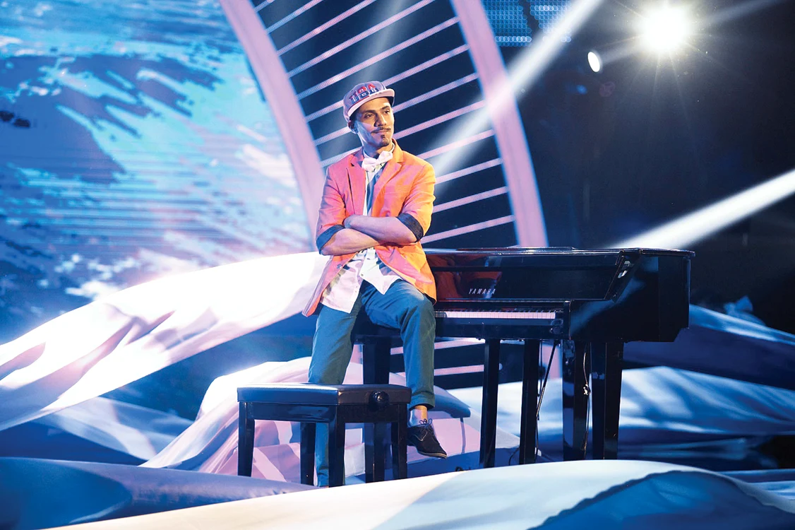 
    Căzătura se pare că  a fost cu noroc pentru pianistul Traian Constantinfotografii: PRO TV  