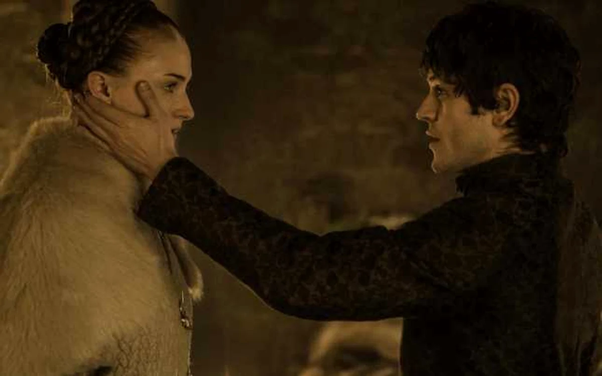 Actorii Sophie Turner (Sansa Stark) şi Iwan Rheon (Ramsay Baratheon) FOTO HBO