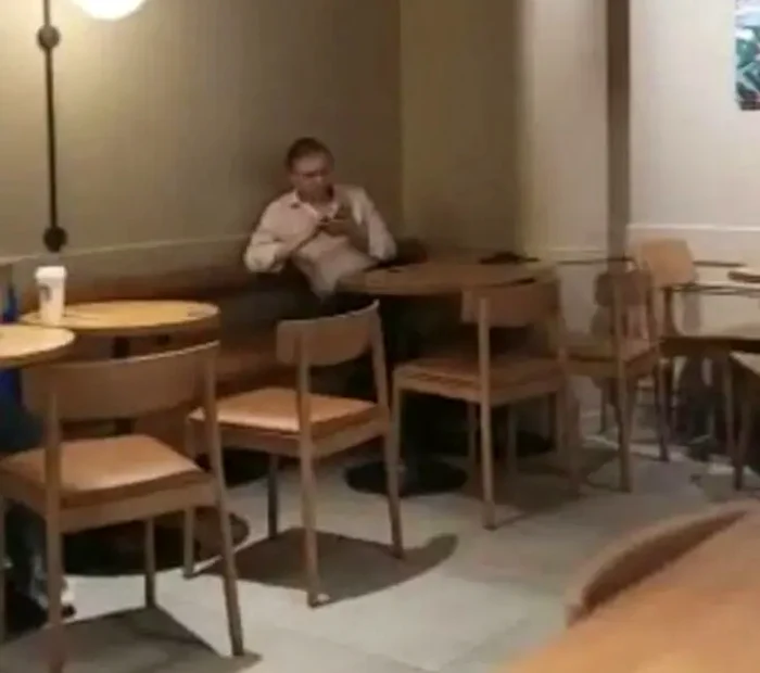 Imagine cu Prinţul Paul, în cafeneaua în care a fost prins