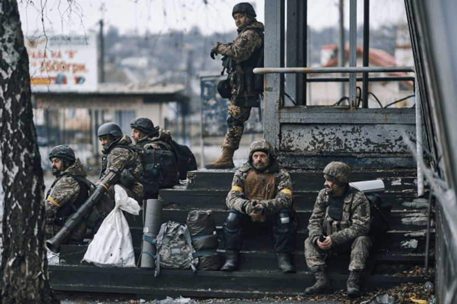 În interiorul celei mai sângeroase bătălii din Ucraina, unde soldații au o speranță de viață de doar patru ore