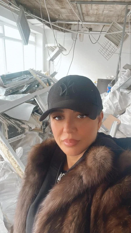 Oana Mizil este într-o formă de zile mari. A început un nou proiect iar fiica ei o ajută. Sursă: Click!