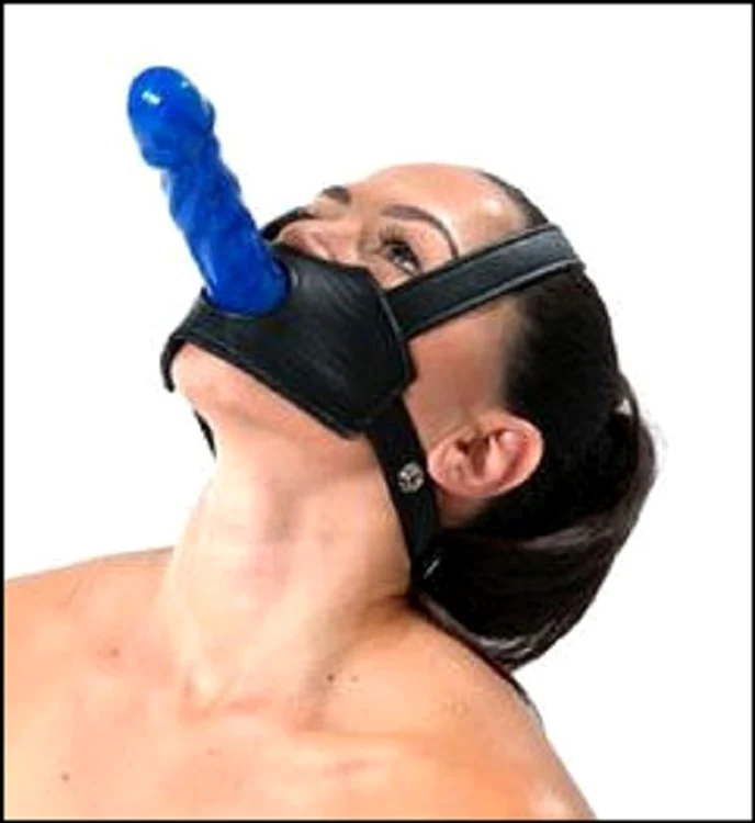 Mască cu dildo pentru faţă:Este una dintre cele mai ciudate jucării sexuale şi este folosită pentru jocurile din dormitor