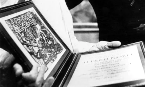 Maica Tereza a primit Premiul Nobel pentru Pace în 11 decembrie 1979, într o ceremonie ținută la Oslo, Norvegia jpeg