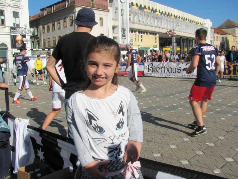 Meciuri de mini-fotbal pentru Kassandra în Piaţa Operei FOTO Ştefan Both