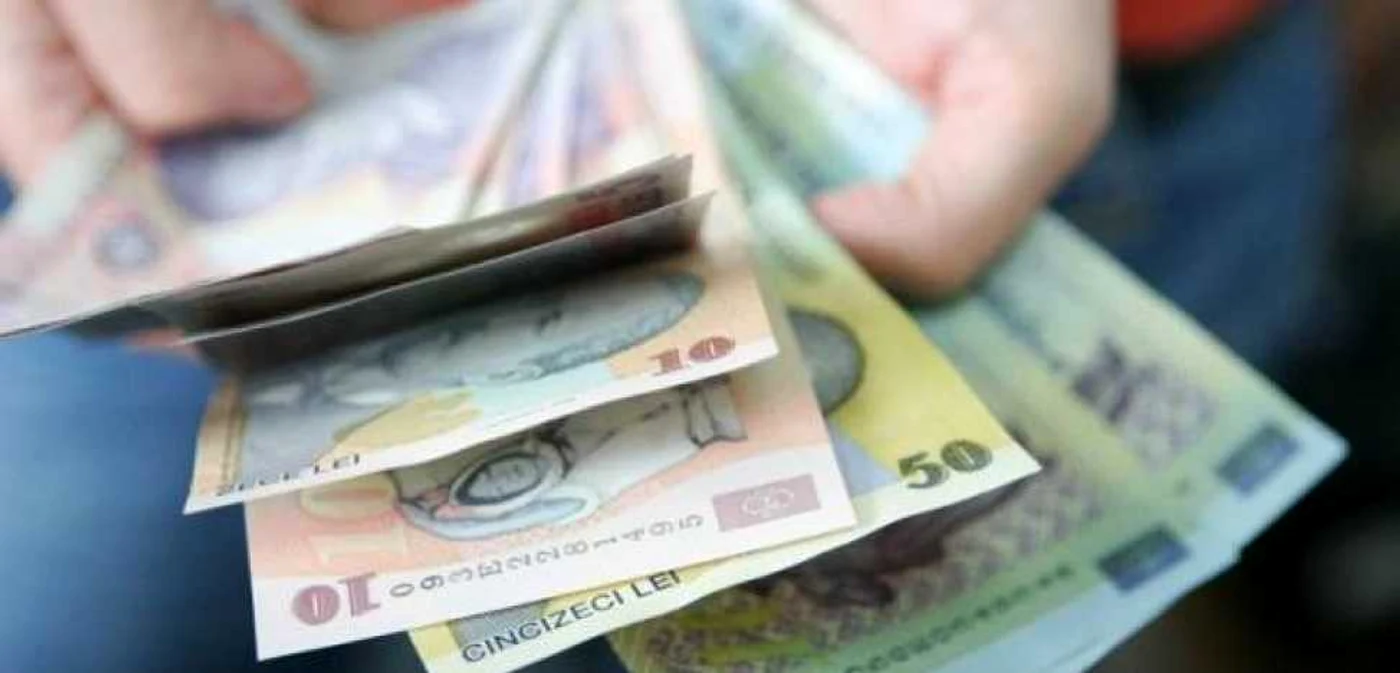 Infractorii cer schimbarea unor sume mari de bani la magazine, după care sustrag o parte din ea FOTO Adevărul