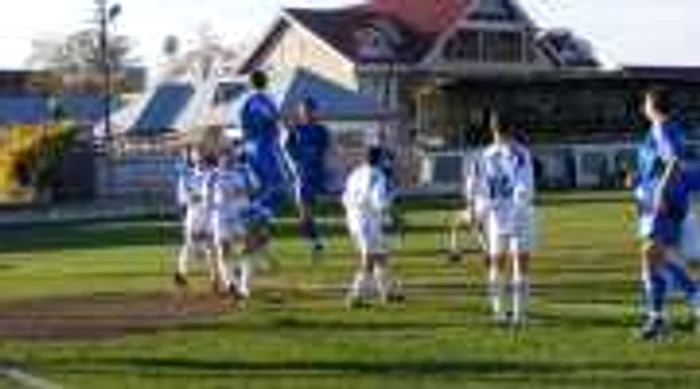Meciurile din Liga a IV-a sunt extrem de disputate 