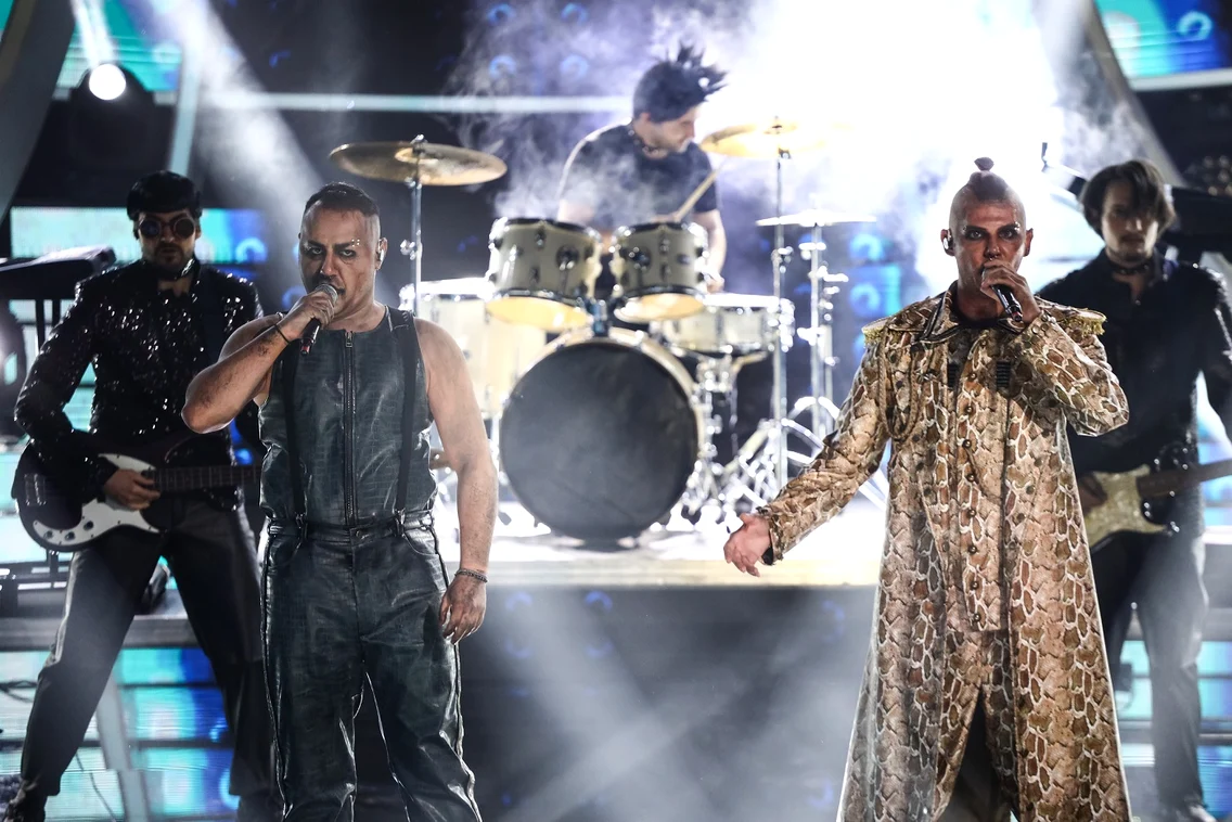 Emi și Cuza se transformă în membrii trupei Rammstein. Foto: Antena 1