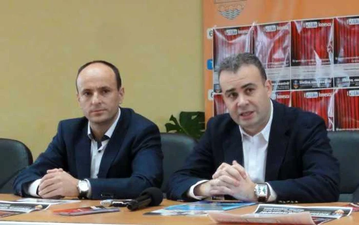 Minel Prina (stg.) este primar interimar al municipiului Slatina după demisia fostului edil Darius Vâlcov (dr.), ales senator în urma alegerilor de la începutul acestei luni (Foto: Mugurel Manea)