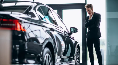 Masini de lux  Sursa Freepik com jpg