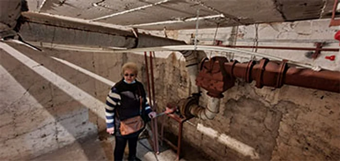 “Poate să tragă duşmanul cu rachete, noi suntem feriţi aici”, e convinsă tanti Gheorghiţa