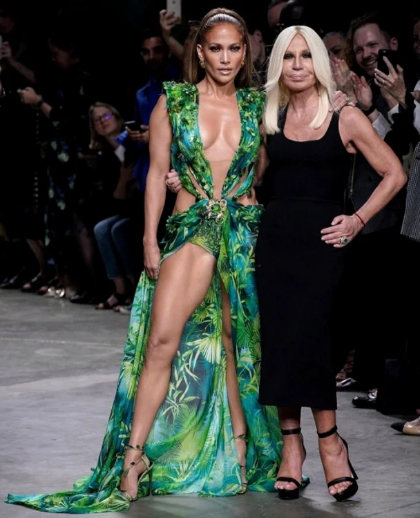 Donatella Versace si Jennifer Lopez jpg