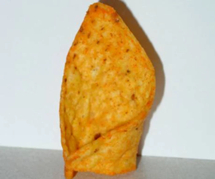 Chipsul în forma pălăriei Papei a fost cumpărat de cel care a luat și sandvișul cu chipul Fecioarei Maria