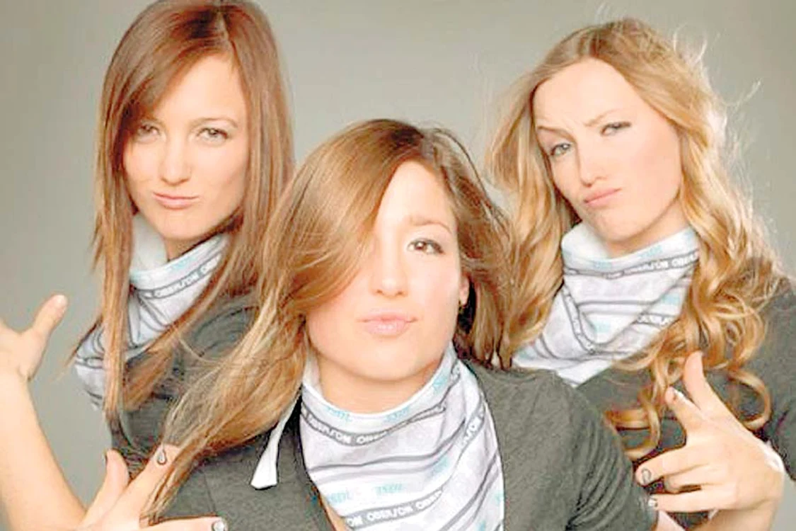 
    Canadiencele Justine, Chloe şi  Maxime  