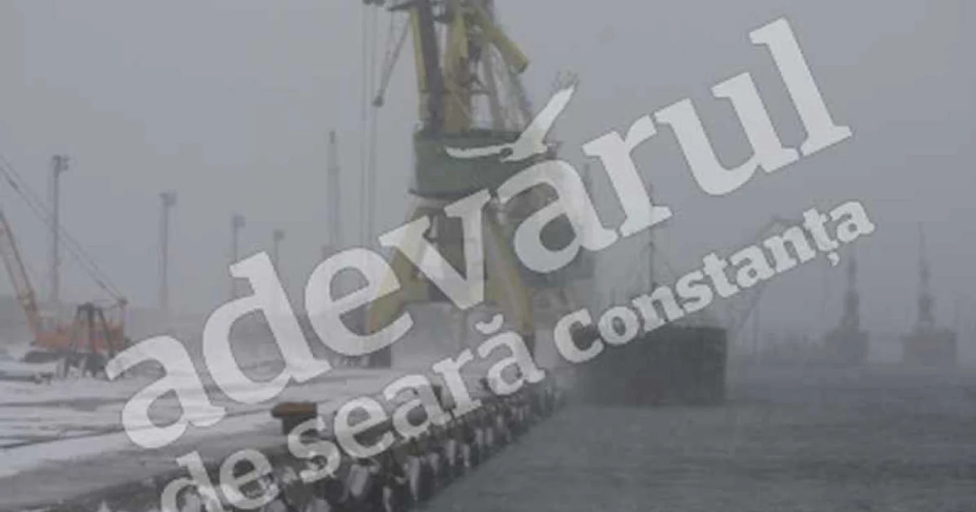 Ceaţa îngreunează manevrele portuare