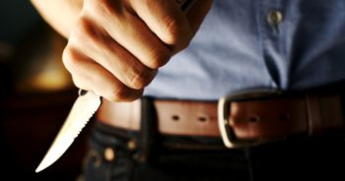 O farmacistă în stare critică după ce fostul iubit a înjunghiat-o; agresorul a fost prins.