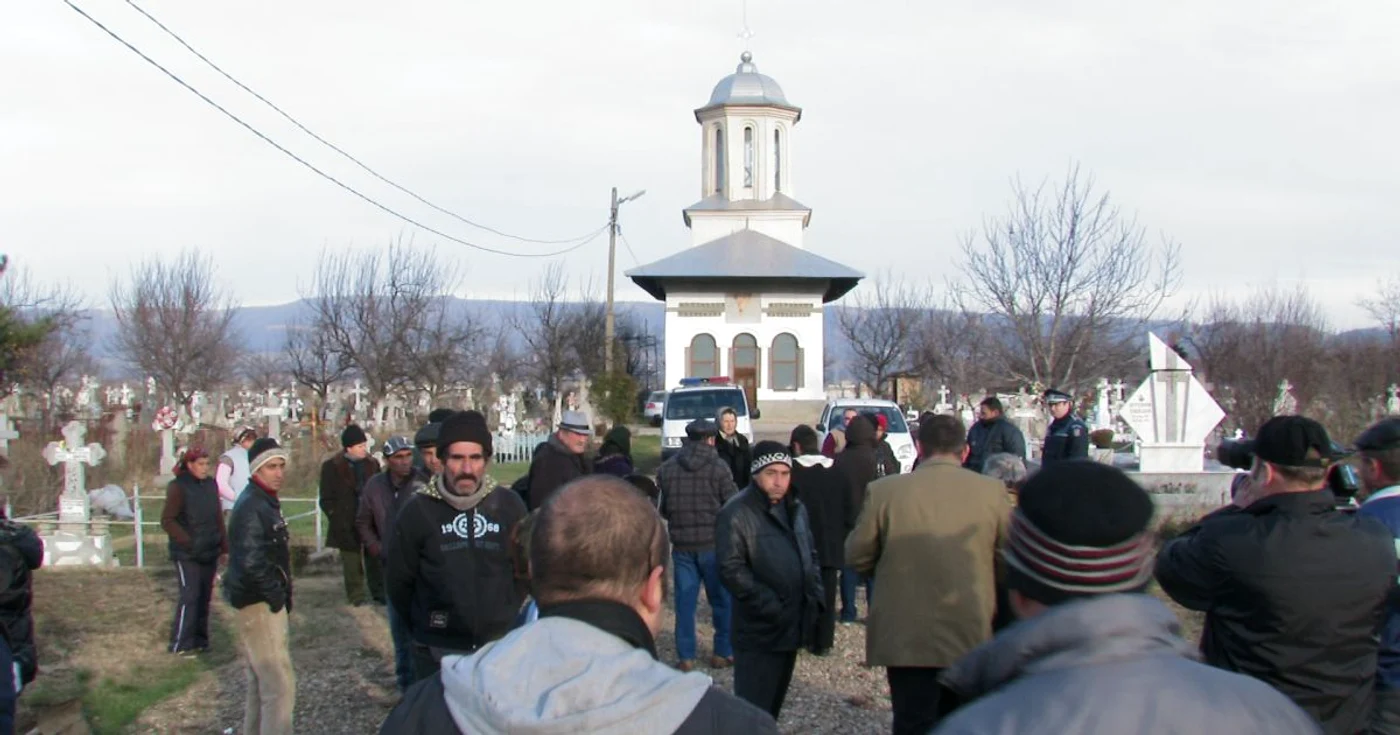 Scandalul a avut loc chiar în cimitir                                                                    Foto Iulian Bunilă