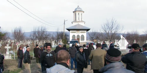 scandal inmormantare