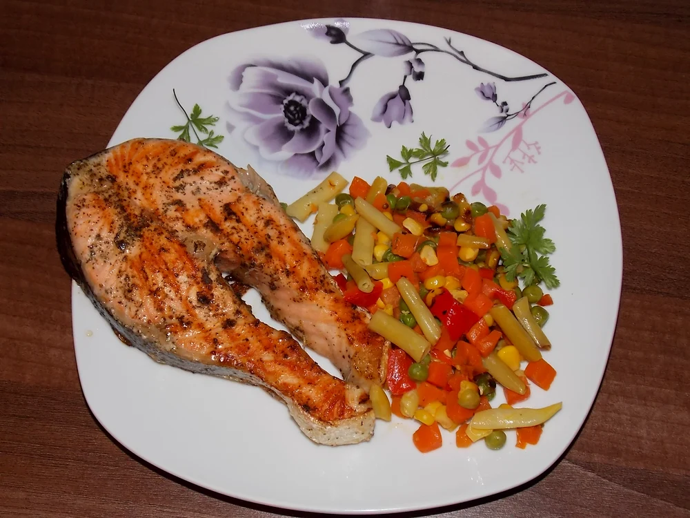 
    Somon cu legume  