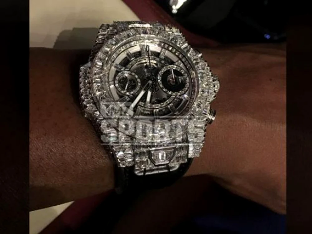 Floyd Mayweather are ceas cu diamante