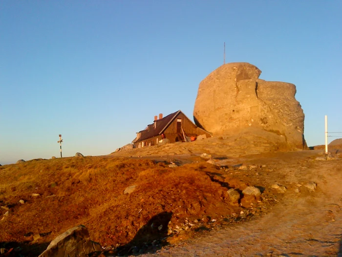 Vârful Omu (2.505 metri) este cel mai înalt vârf locuit din ţară