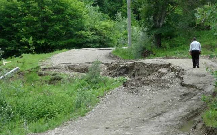 Drumul spre Mănăstirea Dălhăuţi