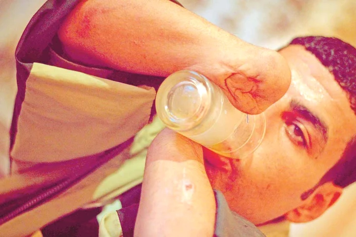 
    Tânărul Afifi crede că  nu va ajunge în Iad  pentru că şi-a pedepsit  singur mâinile care furau  