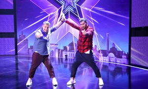 Pavel Bartoș și Smiley prezintă „Românii au talent” jpeg