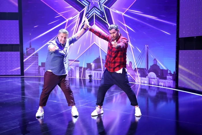 Pavel Bartoș și Smiley prezintă „Românii au talent”