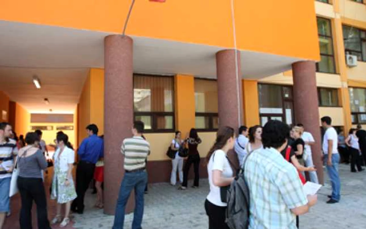 Iaşi: Profesorii rămân în drum