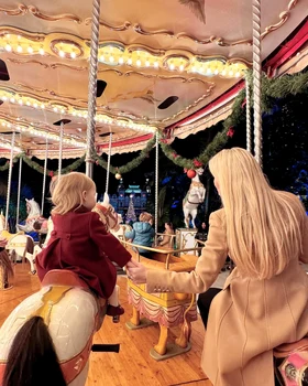 Kitty Spencer și fiica sa, Instagram