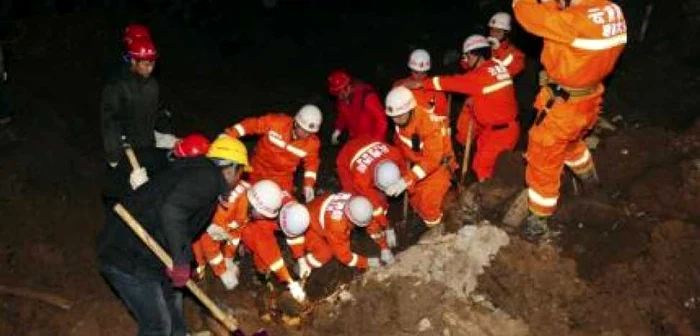 46 de case au fost îngropate sub vaul de noroi          Foto Reuters