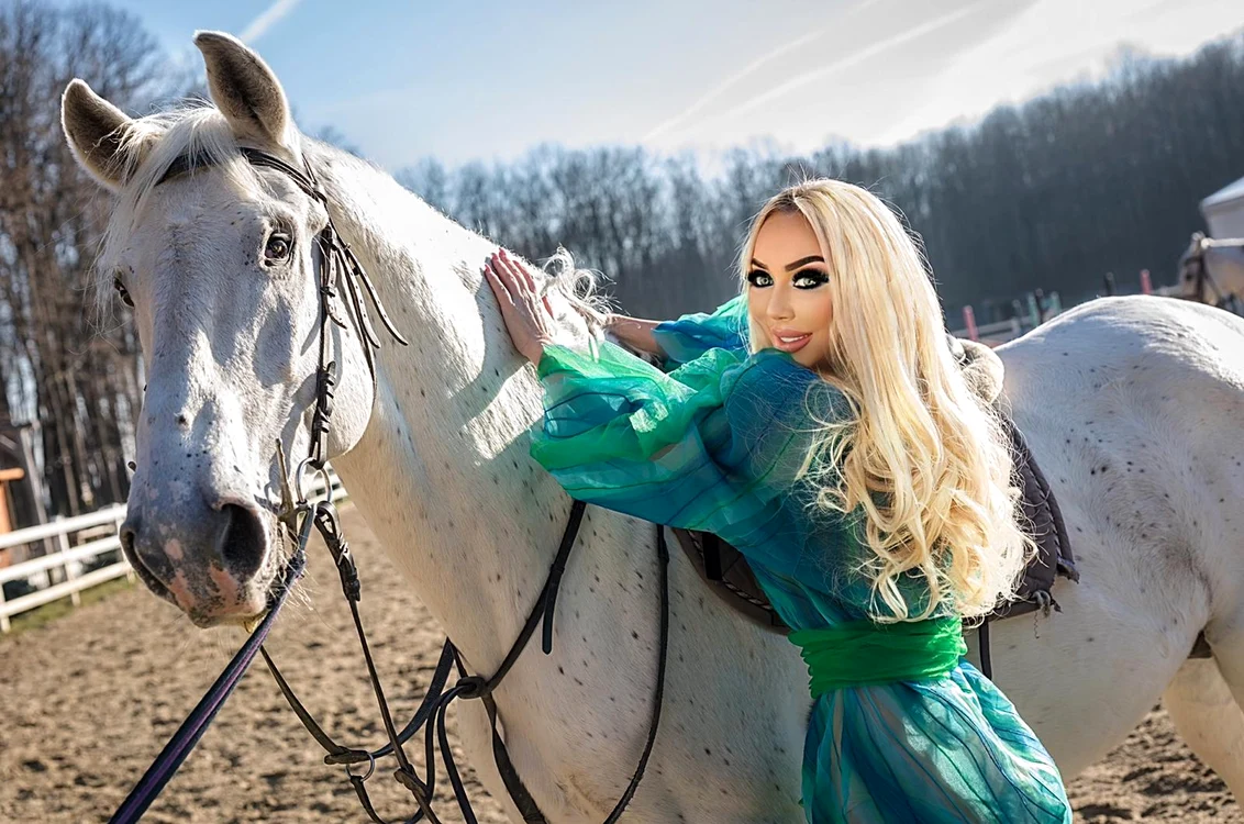 Diana Bianca este pasionată de cai