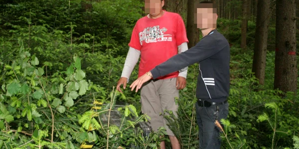 Tinerii au abandonat coletele şi au încercat să fugă