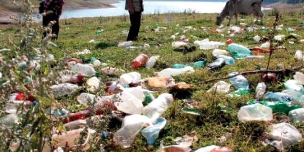 Garanţia pe PET ar scăpa Bicazul de gunoaie