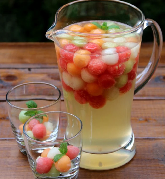 sangria alba cu pepene jpeg