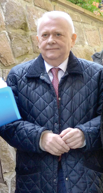 Pe domeniul din Păulești, Prahova, sunt construite cinci case cu piscină interioară, bazin încălzit pe trei niveluri pentru pești exotici, parc cu foișoare, cramă și un heliportFoto: Click!