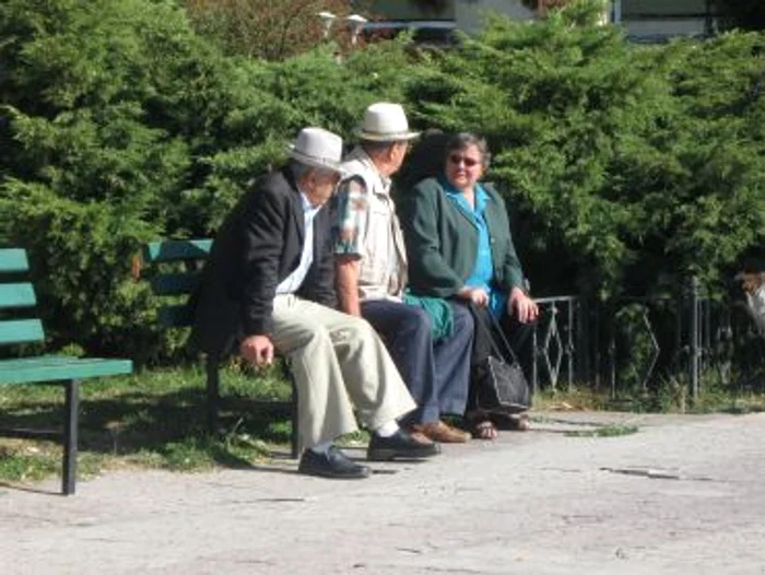 Hunedoara: Vârstnicii au fost învăţaţi cum să se ferească de hoţii de buzunare