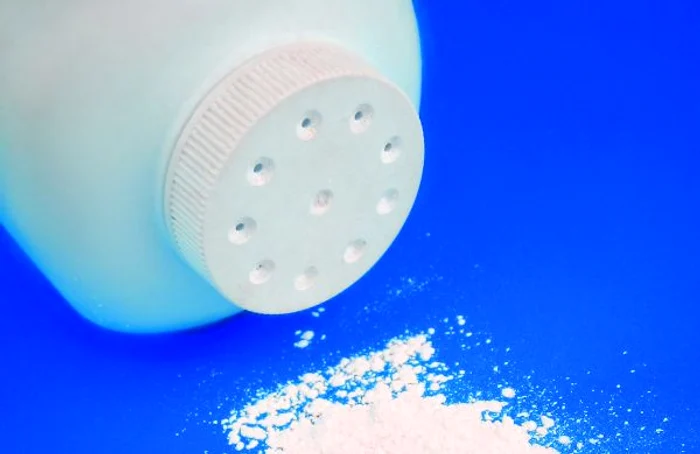 
    Pudra de talc ajută la calmarea pielii iritate după epilareclicksanatate.ro  