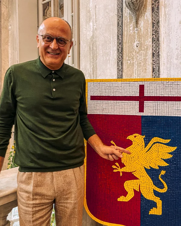 Șucu și stema clubului   FOTO Facebook Genoa CFC