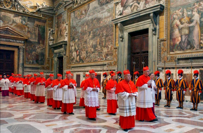 Americanii din MAGA vor să influențeze conclavul papal. Catolicii lui Trump, acuzați că încearcă să „cumpere” cardinalii pentru a fi ales un „papă potrivit”