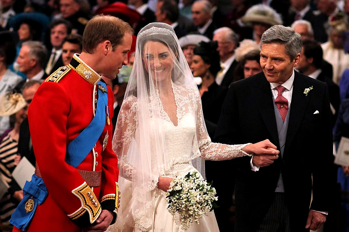 Kate Middelton William și Michael Middleton la nuntă GettyImages 113265077 jpg