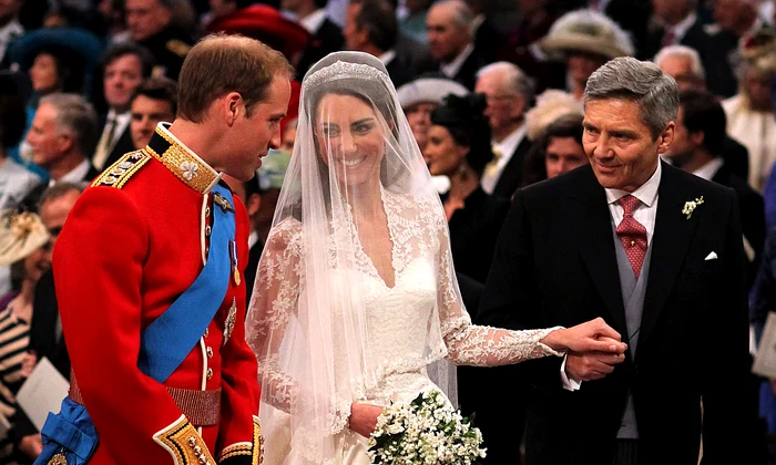 Kate Middelton William și Michael Middleton la nuntă GettyImages 113265077 jpg
